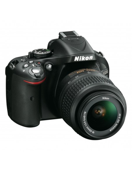 Reflex Nikon D5200 + Objectif AF-S DX Nikkor 18-55mm f/3.5-5.6G VR