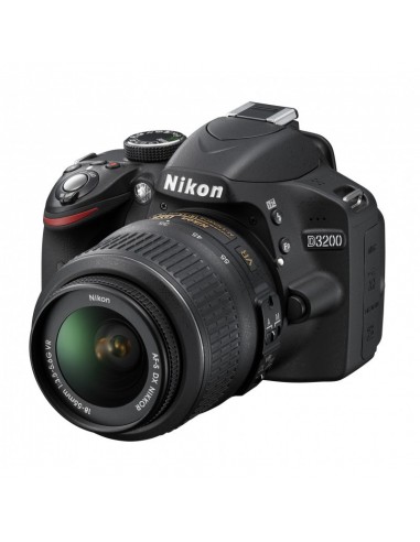 Reflex Nikon D3200 + Objectif AF-S DX 18-55mm f/3.5-5.6G VRII