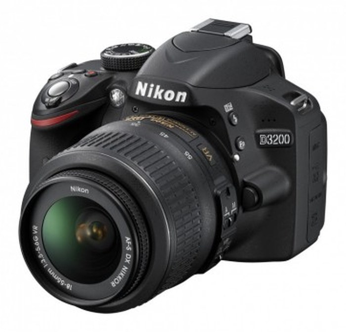 Reflex Nikon D3200 + Objectif AF-S DX 18-55mm f/3.5-5.6G VRII