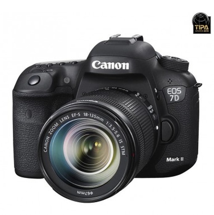 Reflex EOS 7D Mark II + Objectif Canon EF-S 18-135mm f/3.5-5.6 IS STM