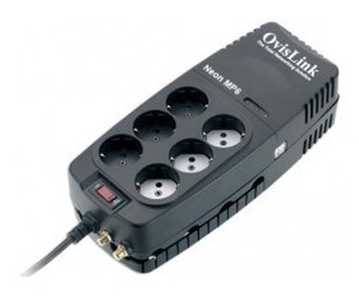 OVISLINK Regulateur tension Mult 2000V-6Sorties-3prises para