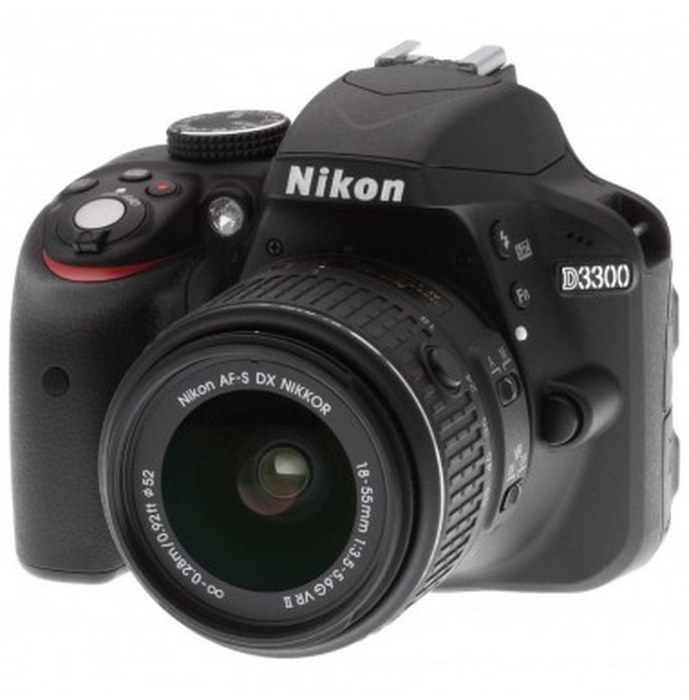 Reflex Nikon D3300 + Objectif AF-S DX Nikkor 18-55mm f/3.5-5.6G VRII