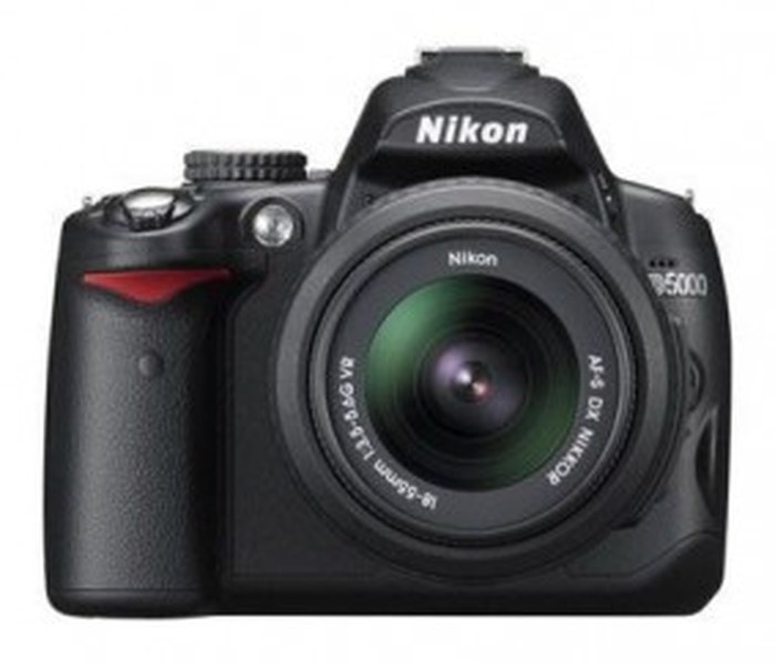 Appareil Photo Numérique Nikon D5600 /Noir /12,3 Mpx /18-55 VR /2,7 Pouce /SD - SDHC