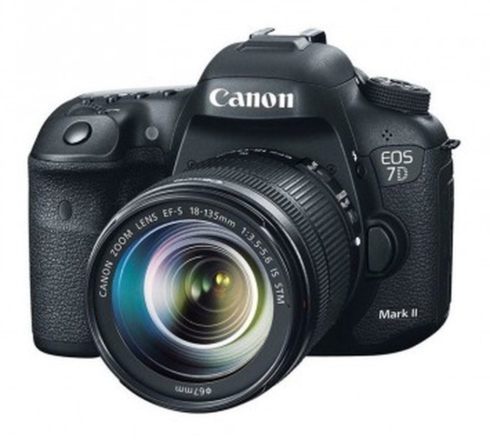 Appareil photo Reflex Canon EOS 7D Mark II - 18-135 IS STM (9128B137AA)