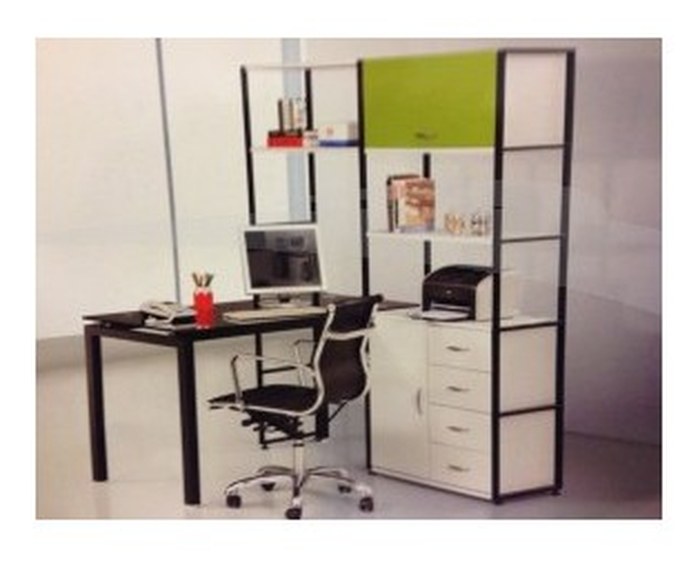 Workstation : bureau L 140 P 70 H 75,5 cm + rangement tout en BLANC L 77 P 44 H 181 cm + 2 étagères (cf. photo)