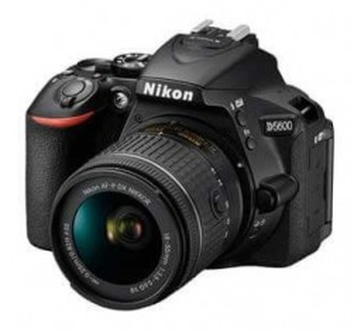 Appareil Photo NIKON APN D5600 /KIT + Objectif /24 Mpx /AF-PDX Nikkor /18-55 mm /f 3.5-506VR /3,2Pouce /Full HD /SD - SDHC